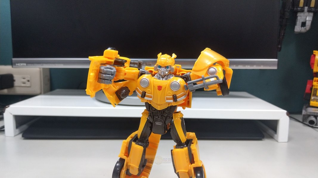 Bumblebee The Movie Energon Igniters   In Hand Images Of Optimus Prime Bumblebee And Barricade  (25 of 59)